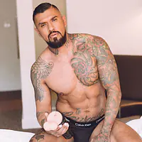 Мастурбатор-попка Fleshlight FleshSack з мошонкою - Master