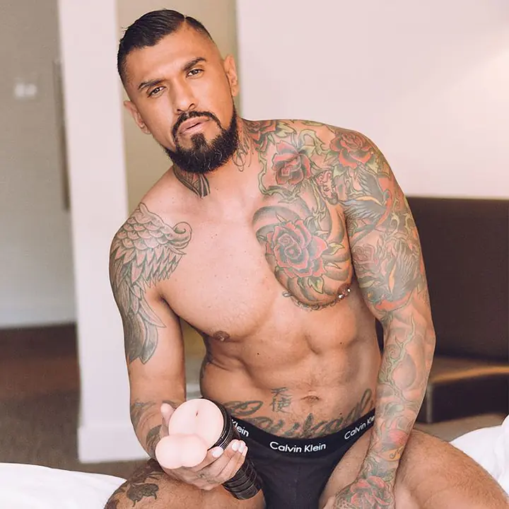 Мастурбатор-попка Fleshlight FleshSack з мошонкою - Master