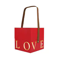 Подарункова коробка з ручкою LOVE червона, L – 18,5х18,5х19 см - Master