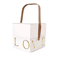 Подарункова коробка з ручкою LOVE біла, L – 18,5х18,5х19 см - Master