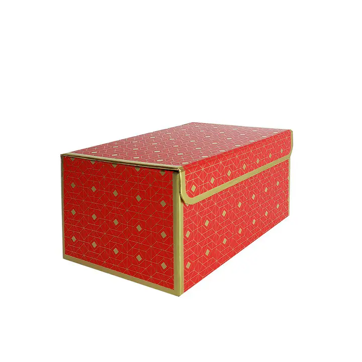 Подарункова коробка червона з золотим геометричним малюнком, M — 23×16×12 см - Master