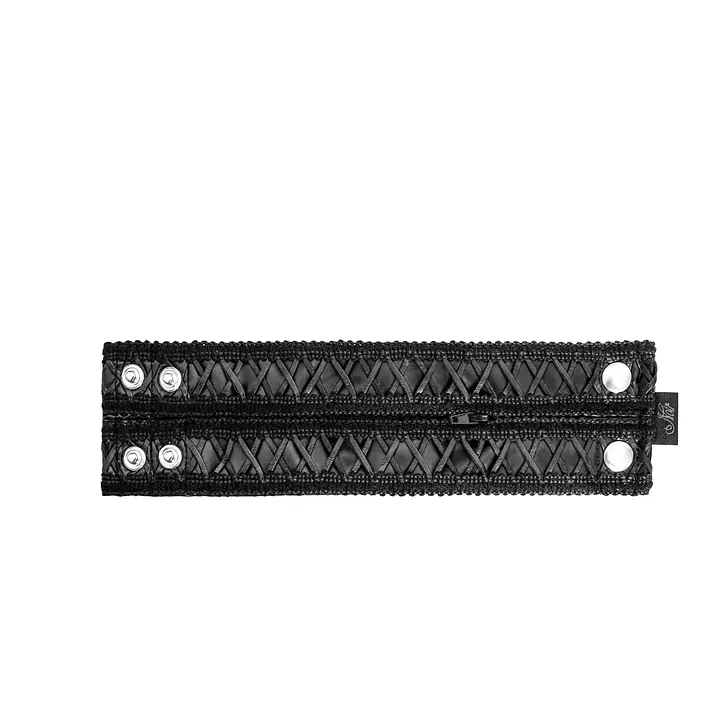Жіночий гаманець-браслет Noir Handmade F326, black, під шкіру, рельєфний візерунок, кишеня на блискавці - Master