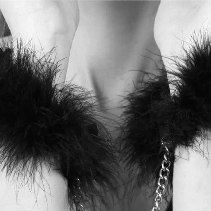 Пухнасті наручники Bijoux Indiscrets Za za zu - feahter handcuffs, пір'яні, подарункова упаковка - Master