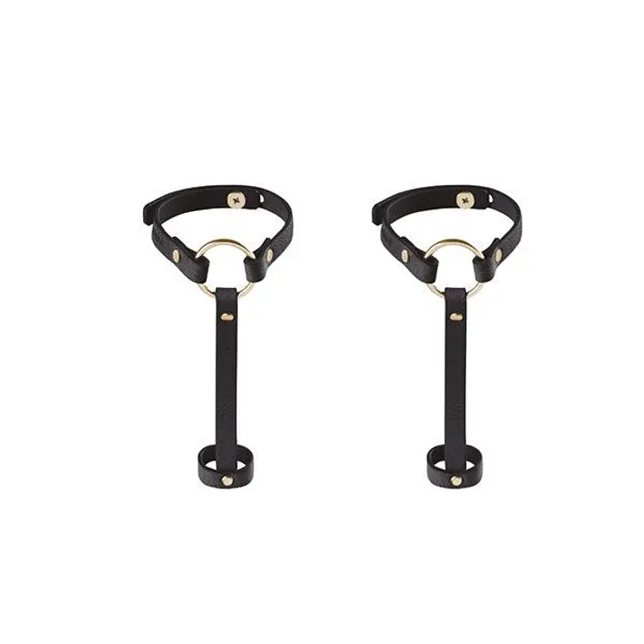 Пара браслетів на зап'ясті і палець Bijoux Indiscrets MAZE Hand Bracelet Harness Black, екошкіра - Master