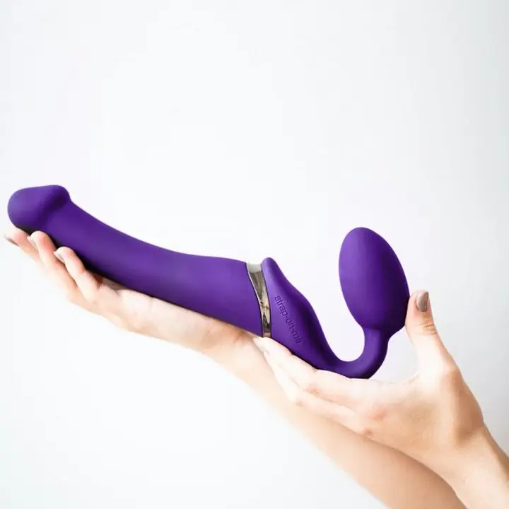 Безремінний страпон з вібрацією Strap-On-Me Vibrating Violet M, діаметр 3,8 см, пульт ДК, регульований - Master